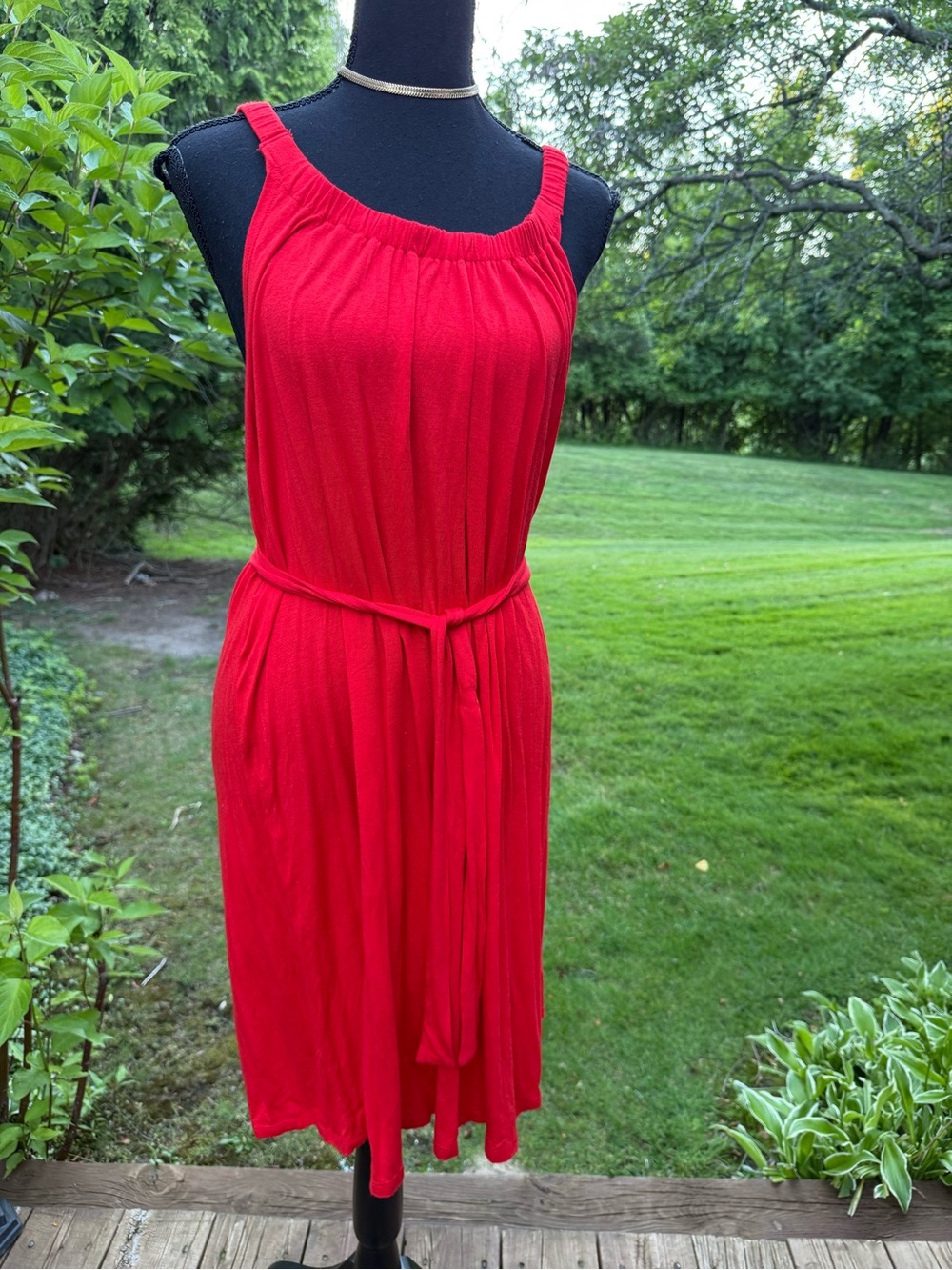 Women’s Red Sleeveless Belted Dress merona size M comes with free gift .